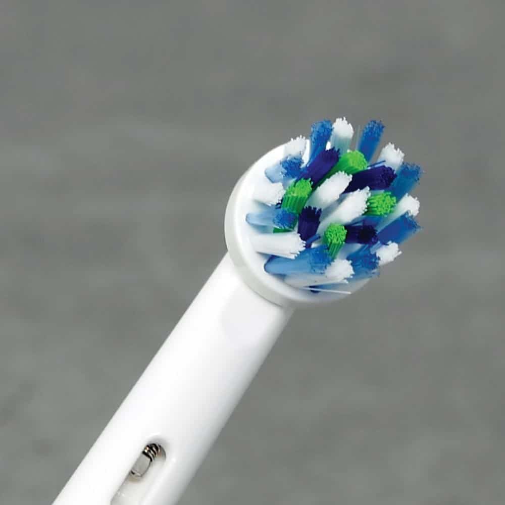 Ba loại đầu bàn chải đi kèm với Oral-B Smart 4 4000 electric toothbrush