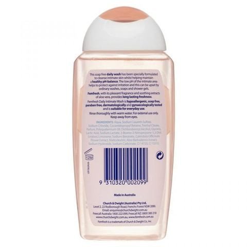 Bảng thành phần chính của dung dịch vệ sinh phụ nữ Femfresh Everyday Care, minh họa các chiết xuất từ thiên nhiên an toàn và lành tính cho vùng kín.