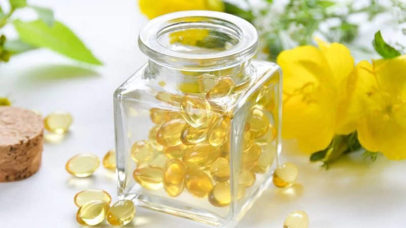 Blackmores Evening Primrose Oil hỗ trợ cân bằng nội tiết tố và làm đẹp da