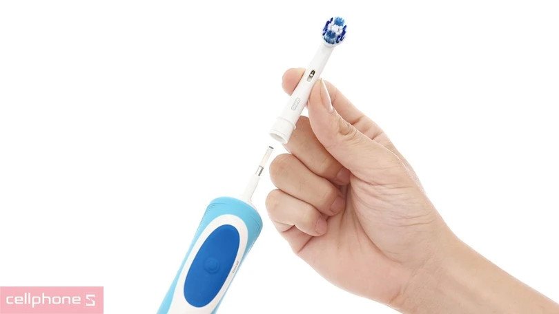 Cách dùng bàn chải điện Oral B: Bước chuẩn bị
