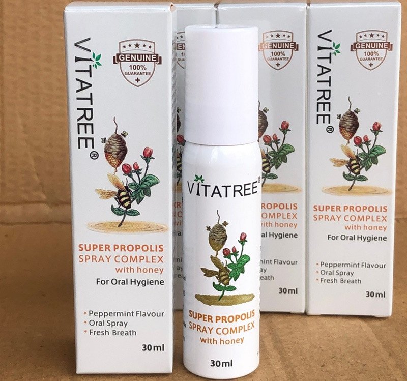 Chai xịt họng con ong Vitatree Propolis Spray của Úc, một sản phẩm hỗ trợ sức khỏe họng