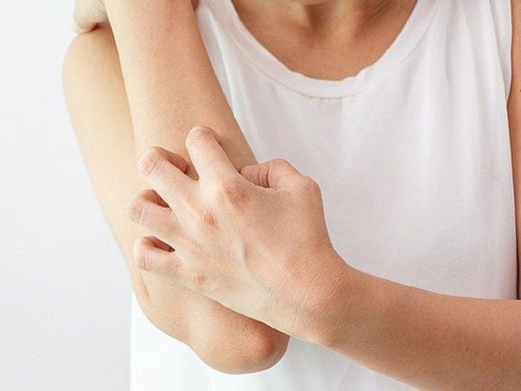 Chăm sóc da mặt khô bằng kem Aveeno