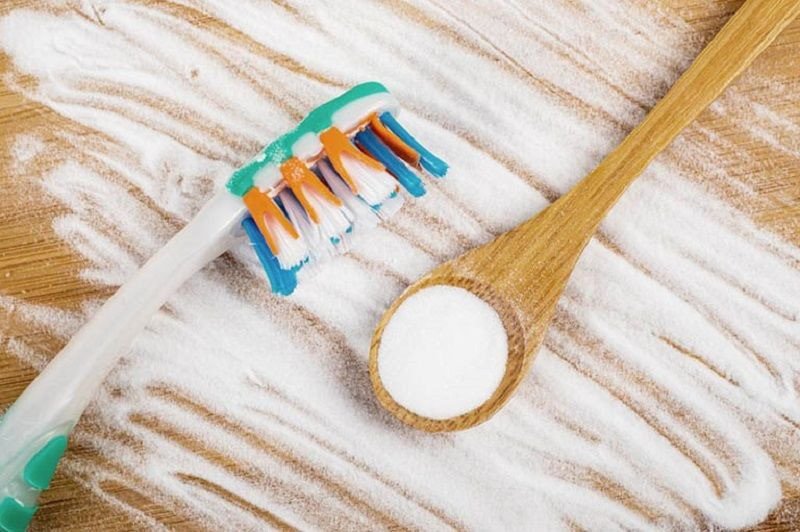 Chanh và baking soda, minh họa việc không nên kết hợp hai thành phần này để bảo vệ men răng