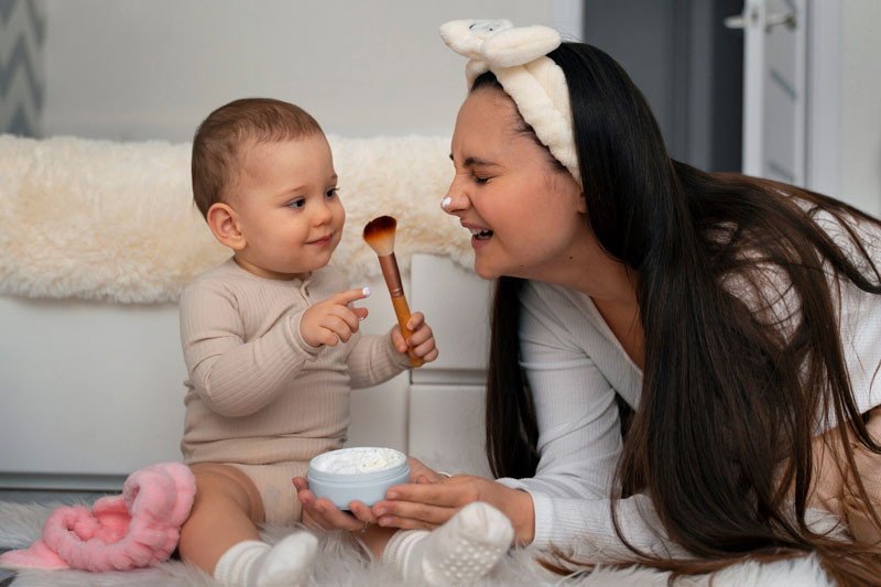 Chọn kem dưỡng da mặt an toàn cho mẹ cho con bú với thành phần lành tính