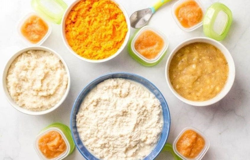 Chuẩn bị bột ăn dặm Aptamil trước khi kết hợp sữa công thức