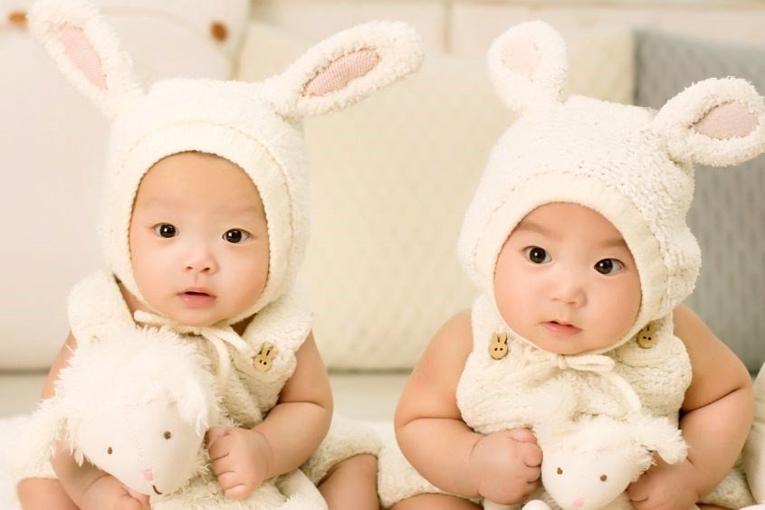 Danh sách tên con trai đẹp nhất cho bé sinh đôi