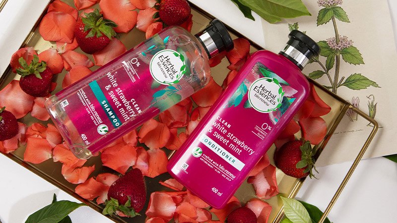 Dầu gội Herbal Essences Dâu Tây và Bạc Hà giúp làm sạch da đầu dầu