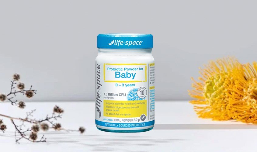 Em bé hạnh phúc vui đùa, tượng trưng cho hệ tiêu hóa khỏe mạnh nhờ men vi sinh Life Space