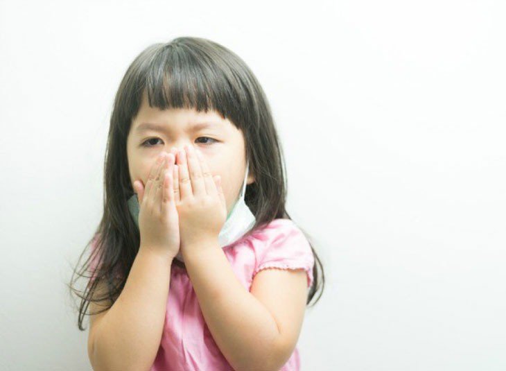 Em bé lo lắng về vấn đề hô hấp