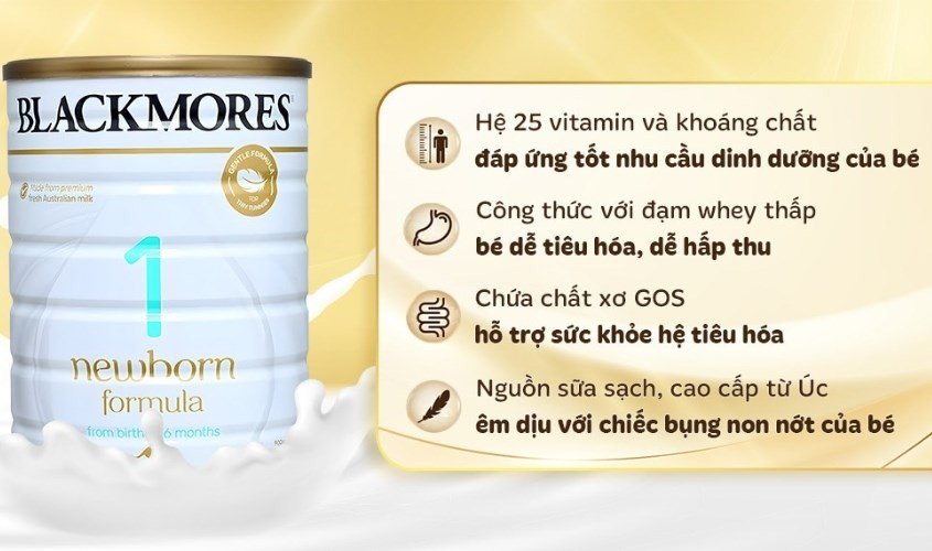 Em bé sơ sinh đang nằm ngủ yên bình