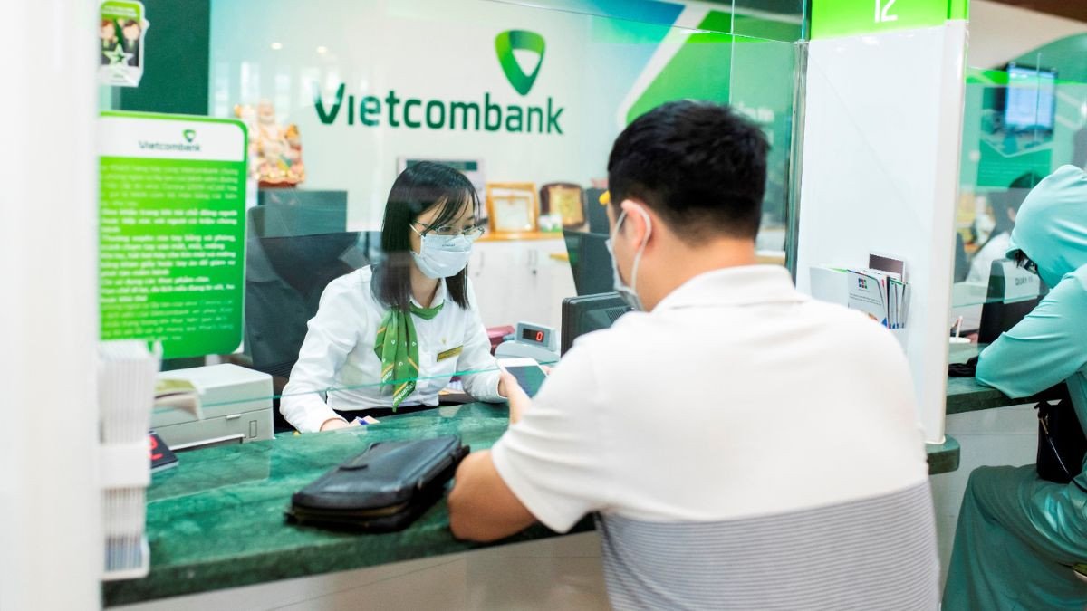 Giao dịch đổi tiền đô tại ngân hàng Vietcombank