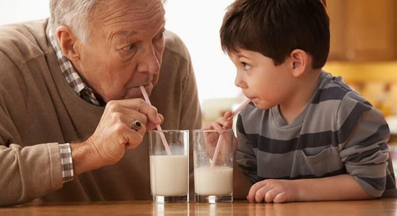 Hình ảnh minh họa cho các đối tượng sử dụng sữa Alpha Lipid, phù hợp cho người từ 3 tuổi trở lên.