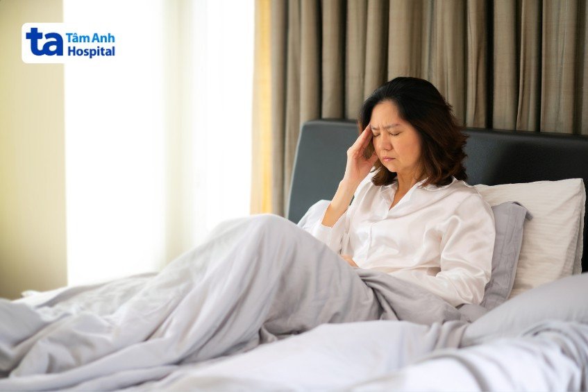 Hình ảnh minh họa người bị thiếu máu với biểu hiện mệt mỏi và suy nhược cơ thể