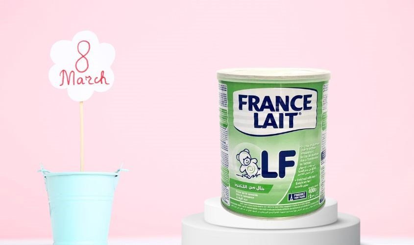 Hộp sữa công thức France Lait LF dành cho trẻ bất dung nạp lactose, đặt trên nền trắng