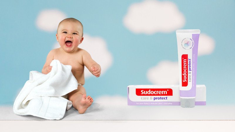 Kem Sudocrem Care &amp; Protect với bao bì xanh và cam