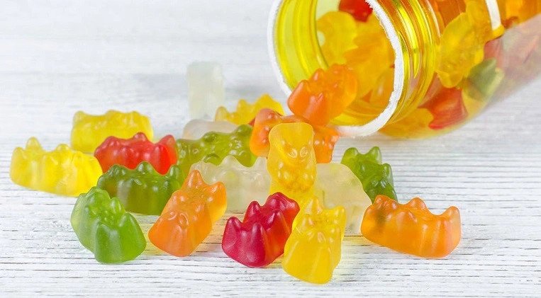 kẹo dẻo vitamin cho bé với nhiều hình dáng và màu sắc vui mắt