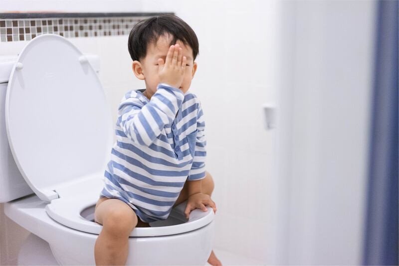 Khi bé sơ sinh có dấu hiệu rối loạn tiêu hóa nghiêm trọng, cần đưa đi khám