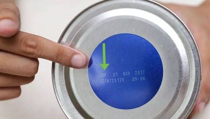 Kiểm tra hạn sử dụng của sữa cho bé 6 tháng