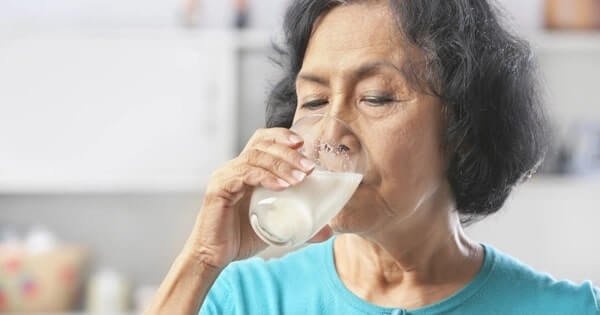 Liều lượng khuyến nghị của sữa non Alpha Lipid cho người cao tuổi, giúp duy trì sức khỏe tối ưu.