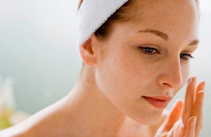 Lợi ích của kem dưỡng ẩm Redwin Vitamin E Cream trong việc giảm sắc tố da