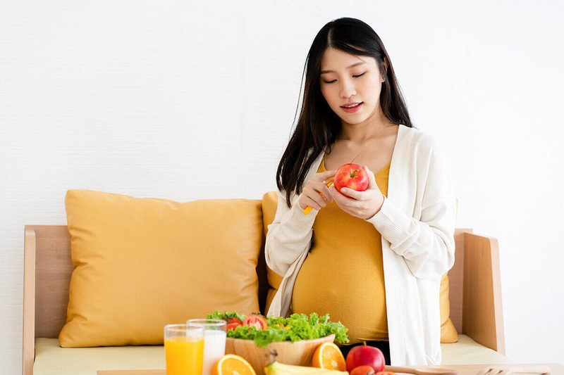 Mẹ bầu có thể uống nước cam để bổ sung Canxi khi mang thai