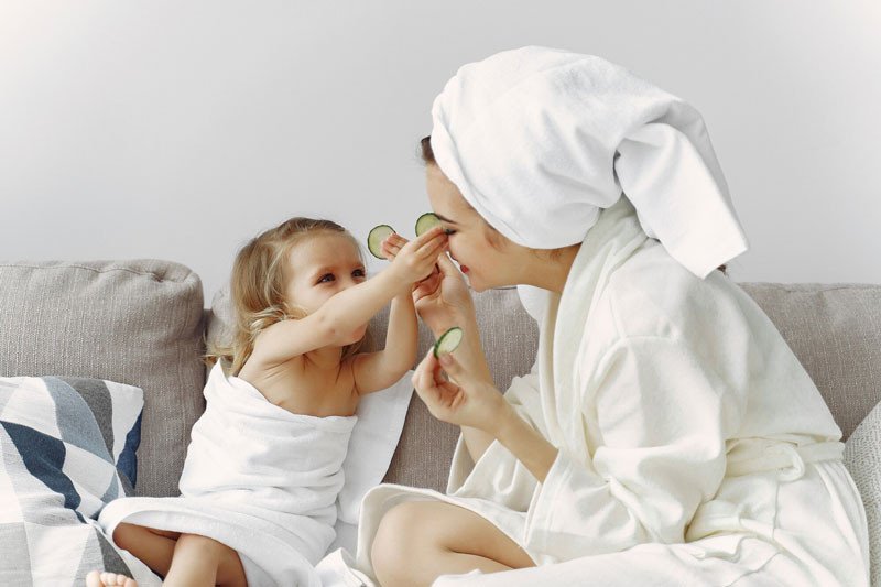Mẹ cho con bú chăm sóc da mặt bằng nguyên liệu thiên nhiên