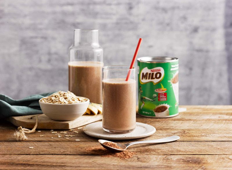 Minh họa lợi ích của sữa Milo đối với sức khỏe người lớn, cung cấp năng lượng và vitamin