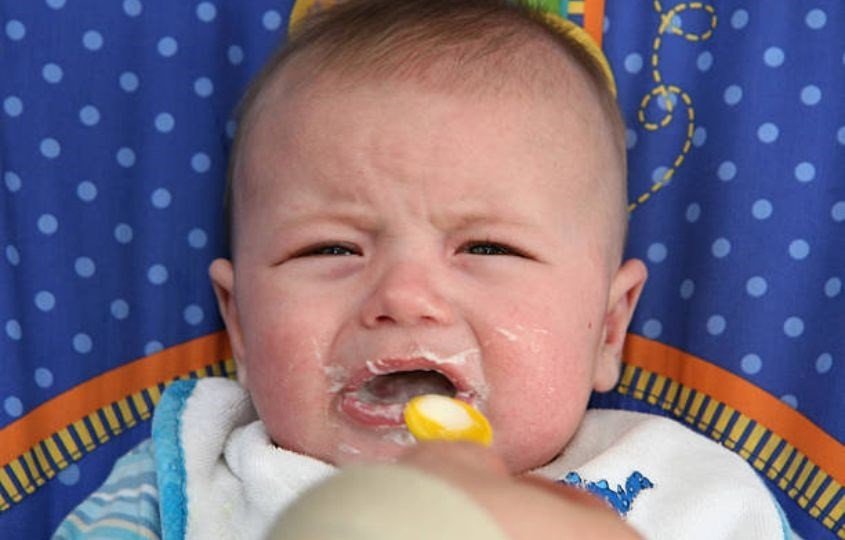 Pha bột ăn dặm Aptamil với sữa công thức đảm bảo dinh dưỡng
