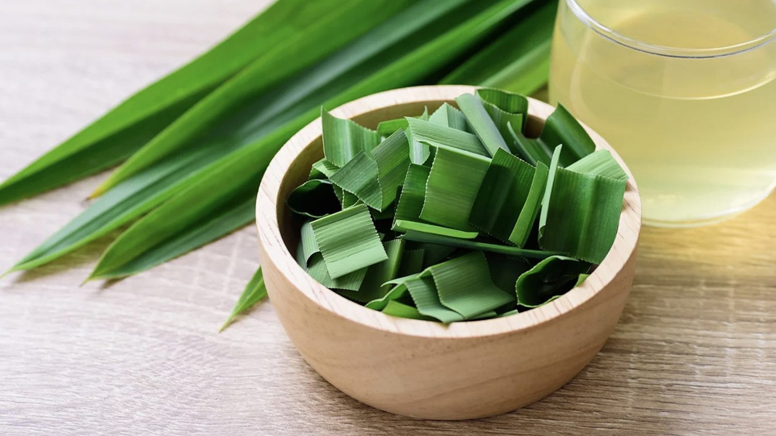 Pha chế đồ uống từ lá dứa để hiểu lá dứa kỵ với gì