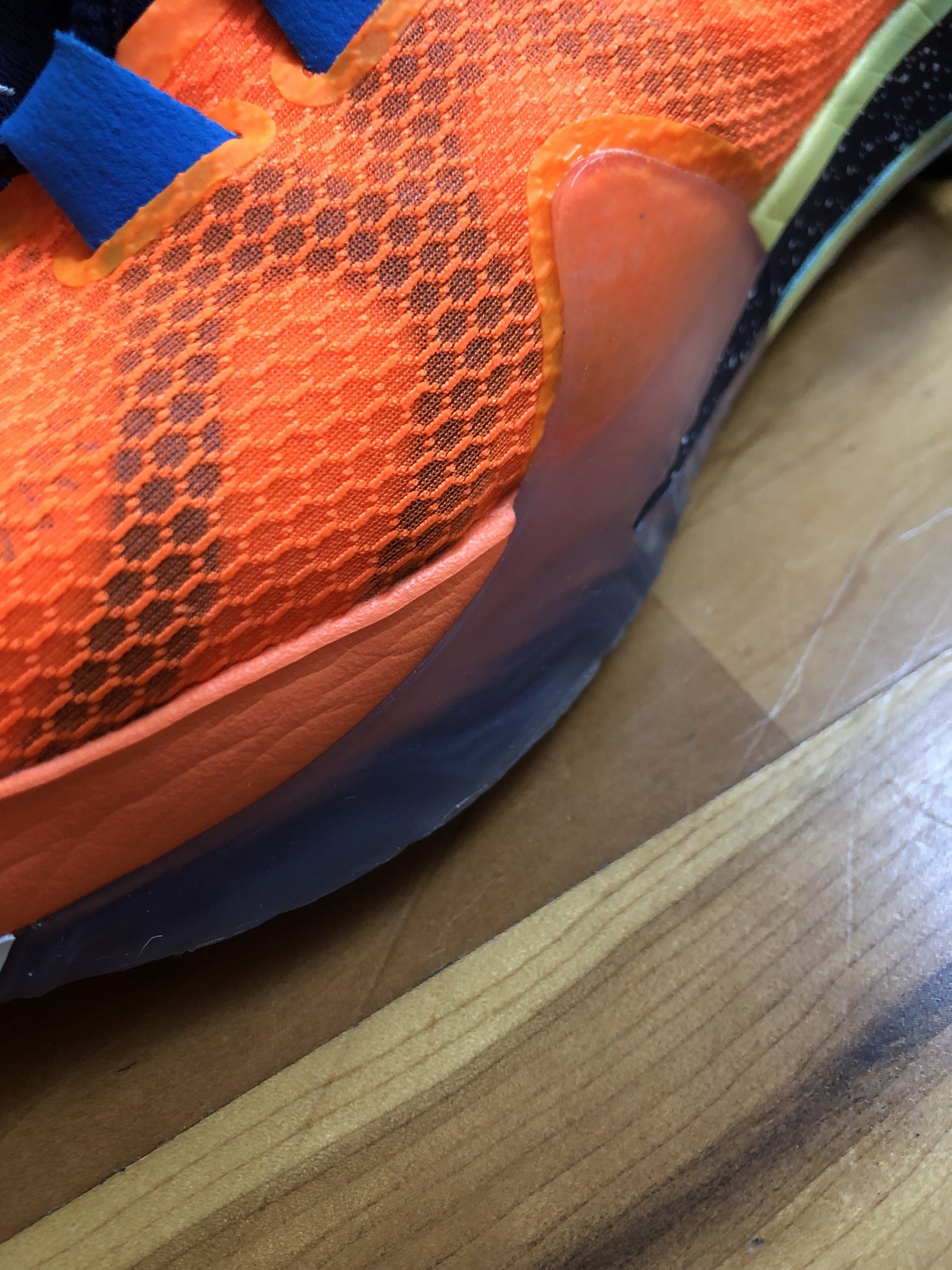Phần outrigger của Nike Zoom Freak 1 giúp tăng cường độ ổn định lateral