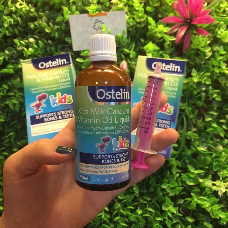Sản phẩm canxi Ostelin cho bé dạng sữa nước với Vitamin D3, giúp bé phát triển toàn diện.