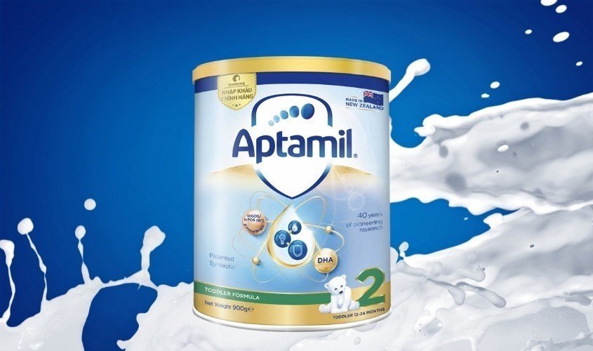 Sữa Aptamil Toddler Formula vị nhạt, dễ uống, cung cấp dưỡng chất cần thiết cho bé tăng trưởng