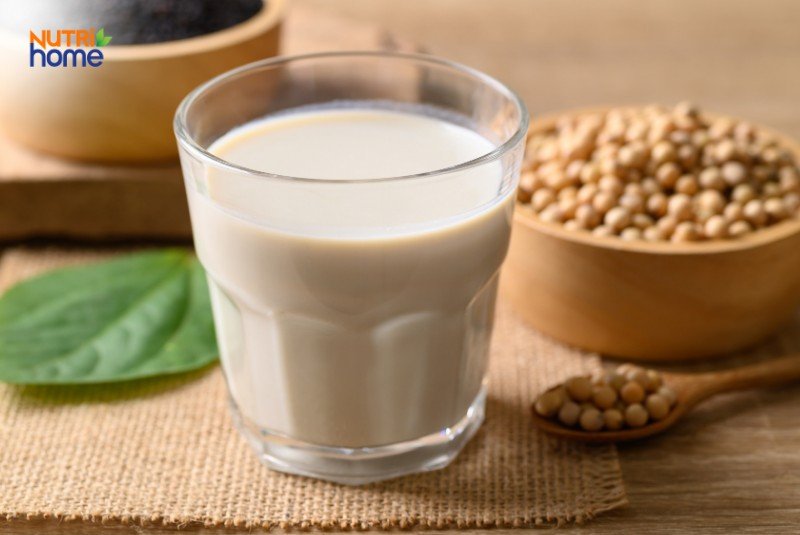 Sữa đậu nành không đường - Nguồn isoflavones hỗ trợ giảm kháng insulin cho người tiểu đường