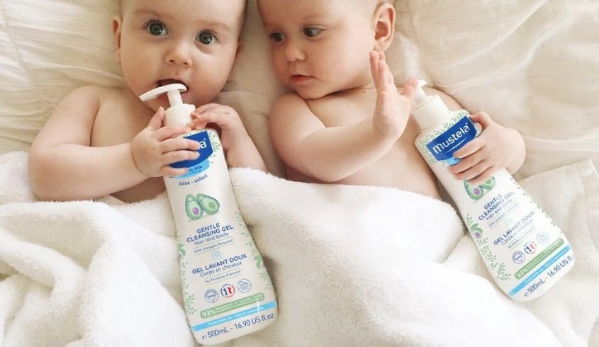 Sữa tắm e bé Mustela với thành phần tự nhiên, nuôi dưỡng làn da