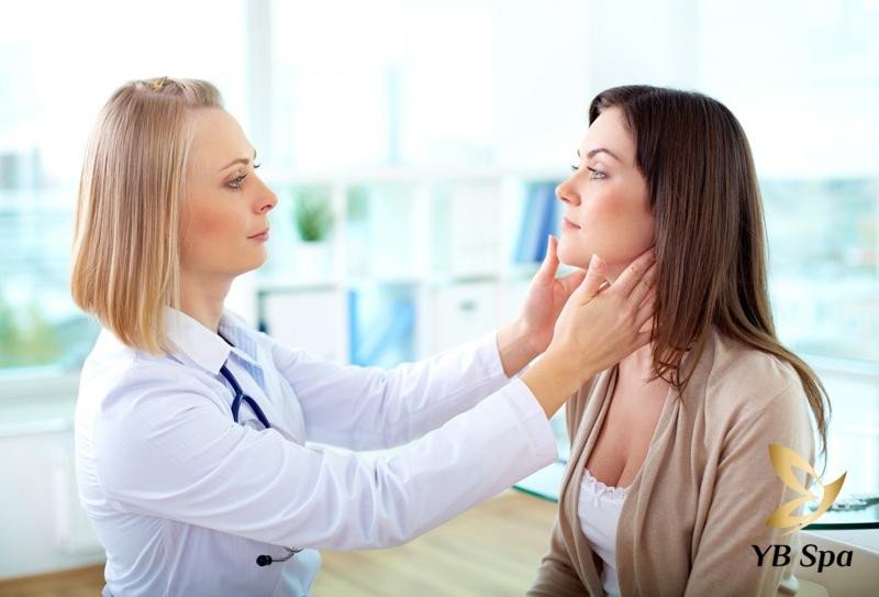 Tư vấn với bác sĩ da liễu trước khi thực hiện phương pháp skin booster
