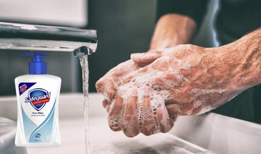 Vệ sinh tay sạch sẽ trước khi pha sữa A2