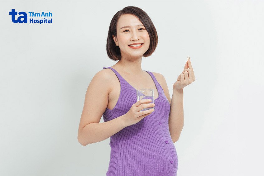 Viên uống vitamin tổng hợp cho bà bầu cung cấp dưỡng chất thiết yếu