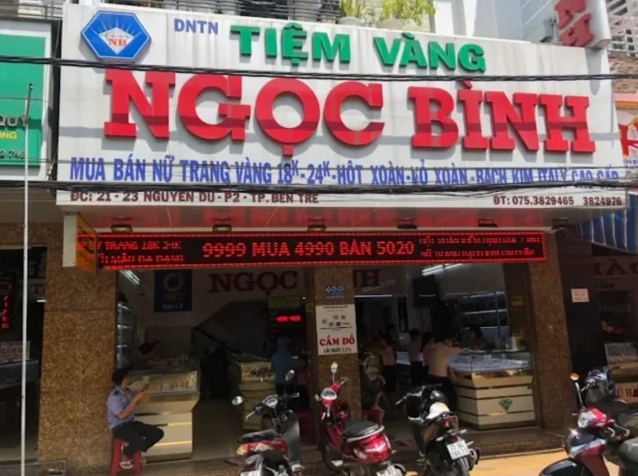 Cận cảnh vẻ đẹp trang sức vàng tại Tiệm Vàng Ngọc Bình