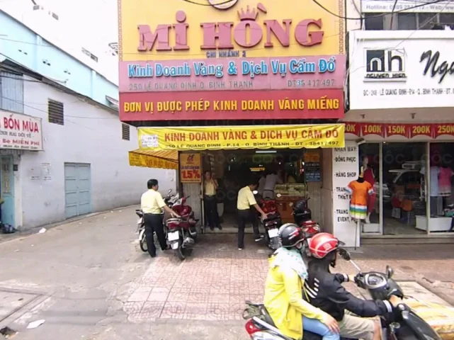 Cửa hàng Mi Hồng Bình Thạnh trưng bày vàng