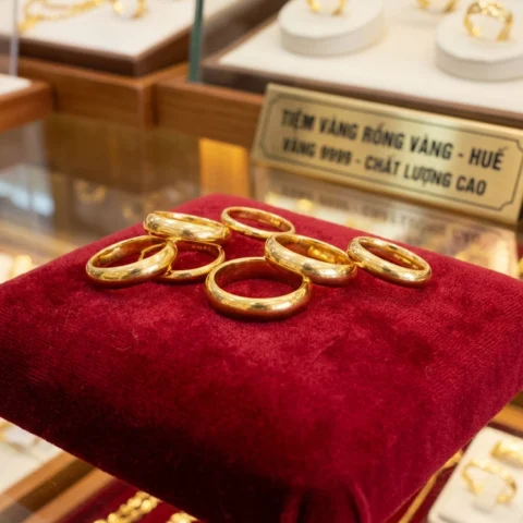 Giá Vàng Rồng Vàng 2026: Dự báo, Phân tích và Lời khuyên Đầu tư Giá vàng Rồng Vàng nhẫn tròn năm 2026