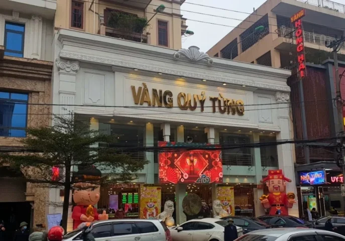Không gian bên trong cửa hàng Vàng Quý Tùng