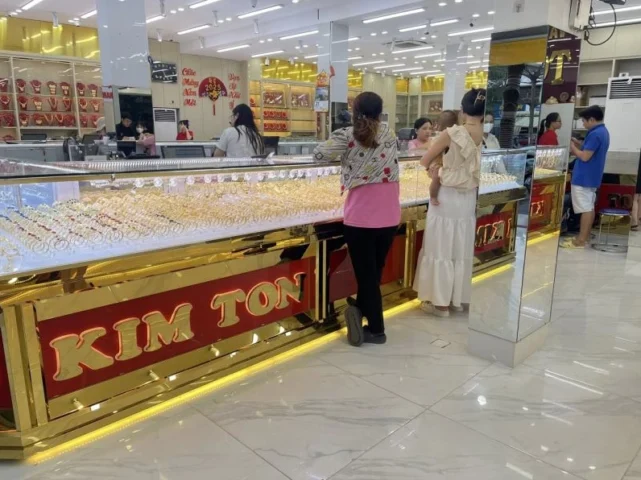 Không gian sang trọng của Tiệm Vàng Kim Tôn