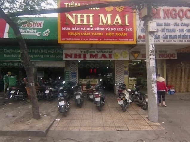 Không gian trưng bày trang sức tại Tiệm Vàng Nhị Mai
