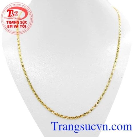 Một chiếc vòng cổ làm từ vàng tây 10k