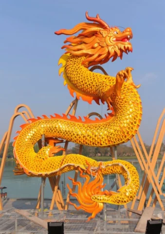 Rồng vàng Huế uy nghiêm