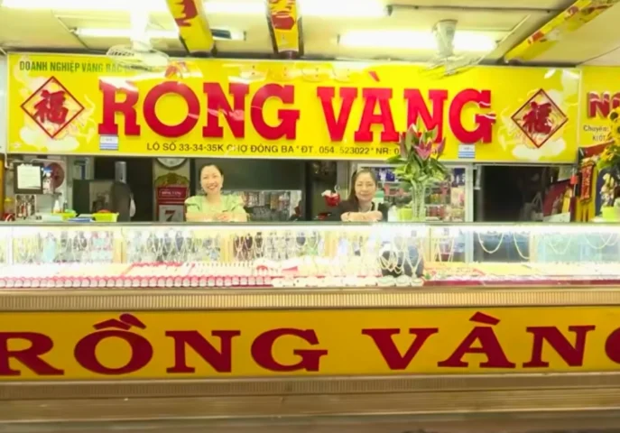 Tác phẩm Rồng Vàng Huế tinh xảo