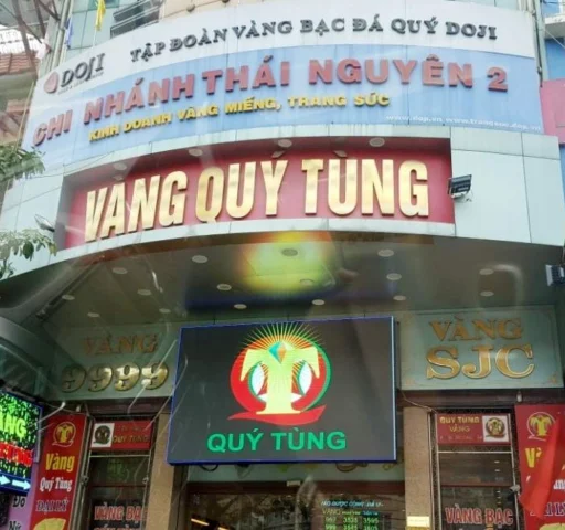 Trang sức vàng tại cửa hàng Quý Tùng
