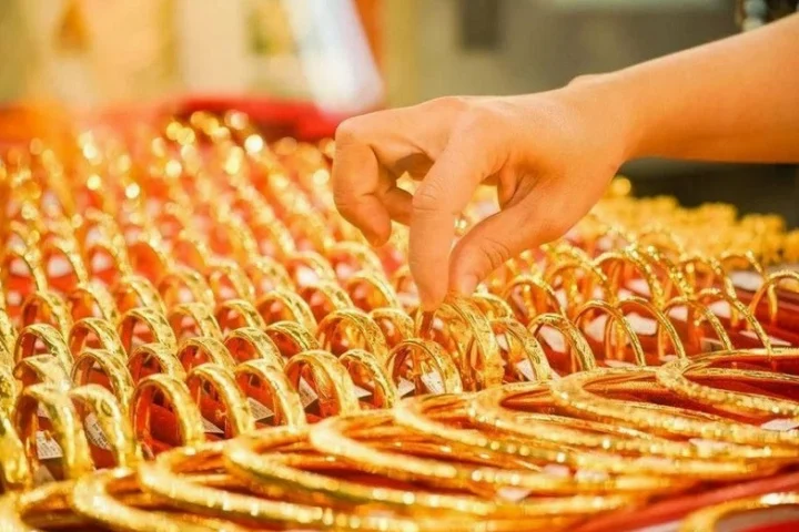 Tủ trang sức vàng tại Quý Tùng